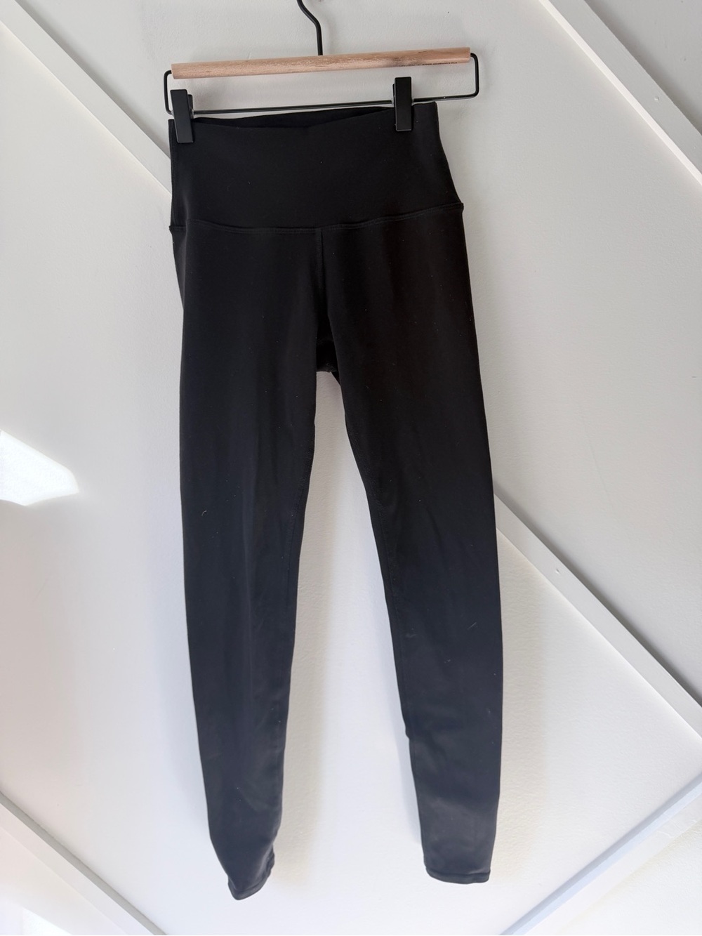 Alo Yoga Black High Waist Leggings XS Peekaboo Back Slit Detail